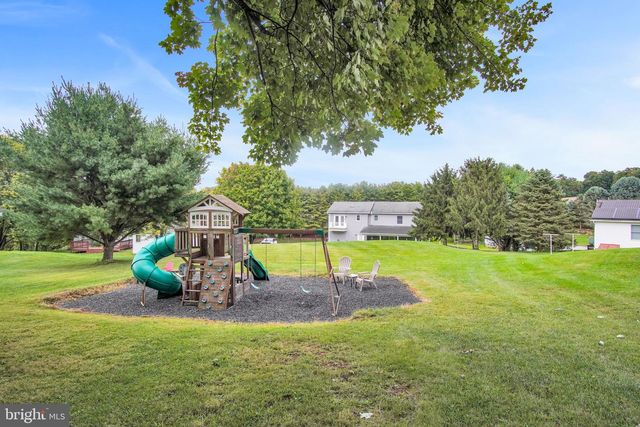 2389 MEETINGHOUSE RD, Spring Grove, PA 17362