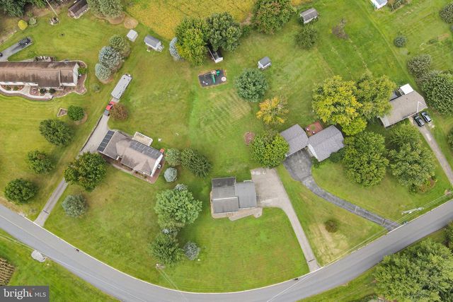 2389 MEETINGHOUSE RD, Spring Grove, PA 17362