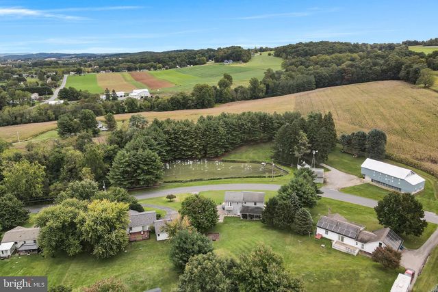 2389 MEETINGHOUSE RD, Spring Grove, PA 17362