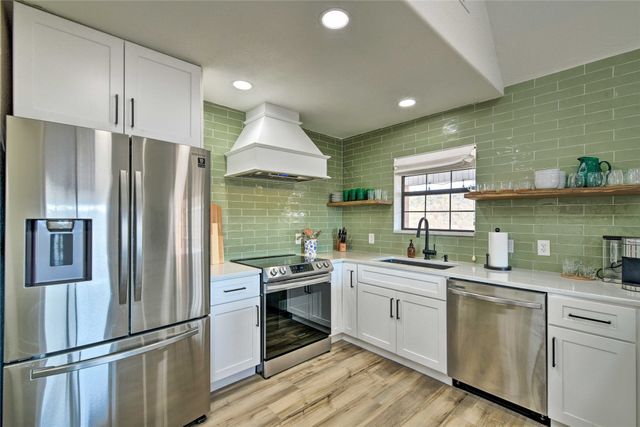 2444 S Lakeview Drive, Gordon, TX 76453