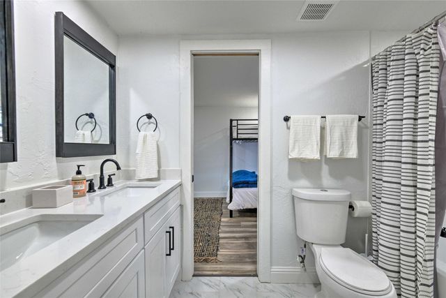 2444 S Lakeview Drive, Gordon, TX 76453