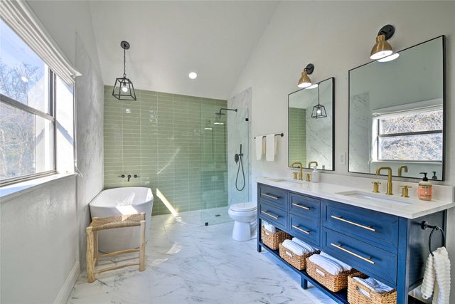 2444 S Lakeview Drive, Gordon, TX 76453