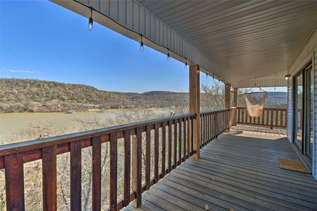 2444 S Lakeview Drive, Gordon, TX 76453