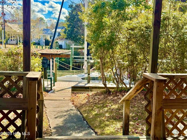 1214 Lupton Drive, Oriental, NC 28571