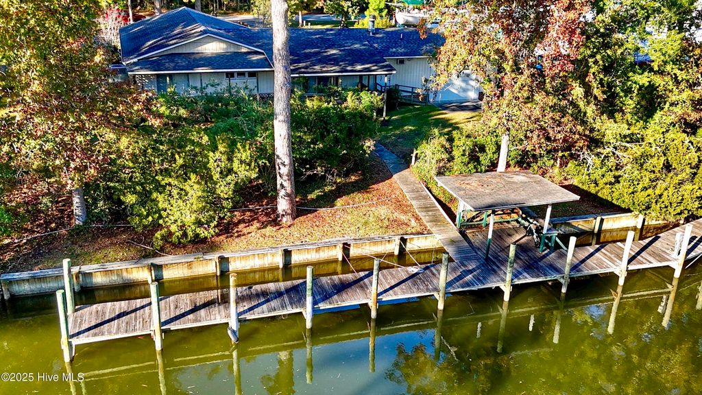 1214 Lupton Drive, Oriental, NC 28571