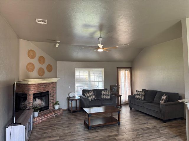 1121 NW Phils Way, Piedmont, OK 73078