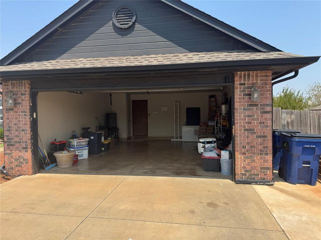 1121 NW Phils Way, Piedmont, OK 73078
