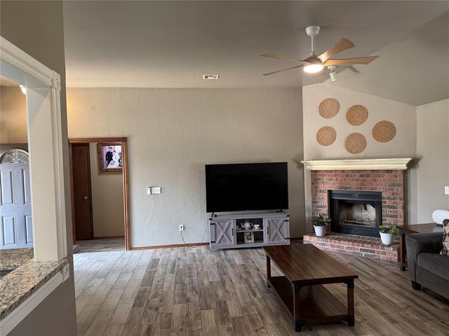 1121 NW Phils Way, Piedmont, OK 73078