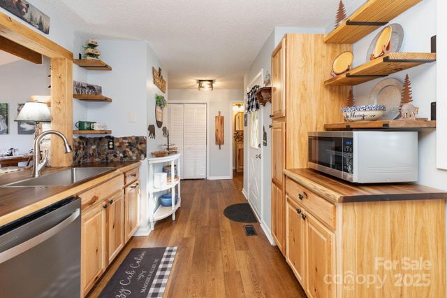 34 Oakridge Drive, Maggie Valley, NC 28751