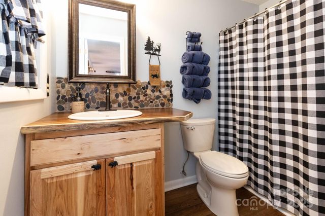 34 Oakridge Drive, Maggie Valley, NC 28751