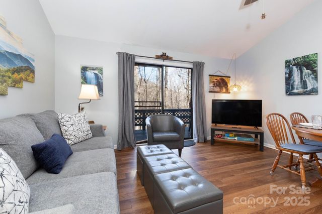 34 Oakridge Drive, Maggie Valley, NC 28751