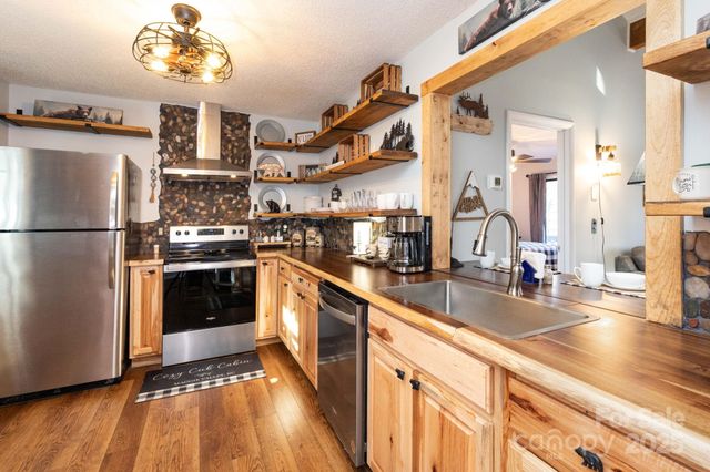 34 Oakridge Drive, Maggie Valley, NC 28751