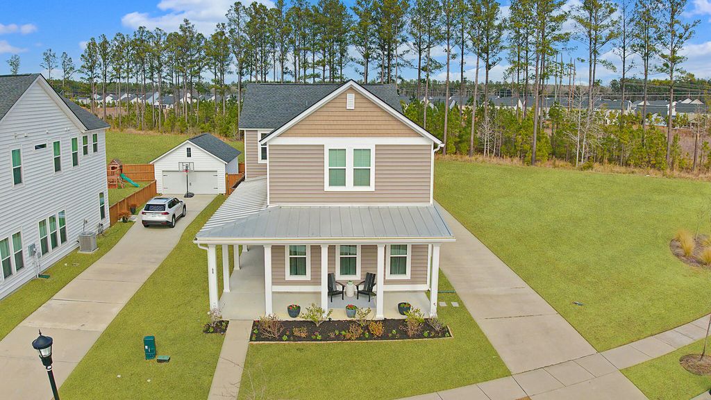 Image 3 of property listing at 68 Arrowwood Way, Summerville, SC 29485