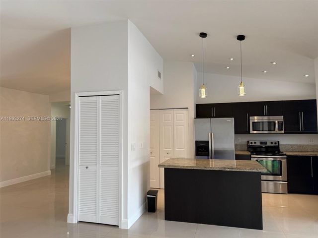 725 NW 135th Ct, Miami, FL 33182