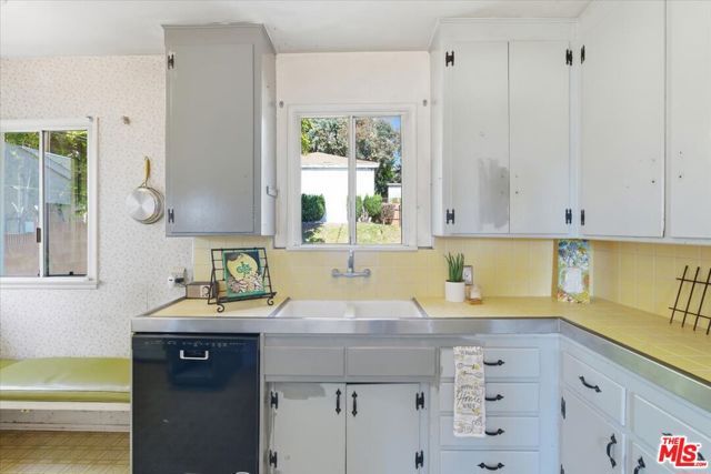 3324 Beethoven Street, Los Angeles, CA 90066