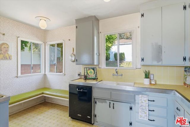 3324 Beethoven Street, Los Angeles, CA 90066