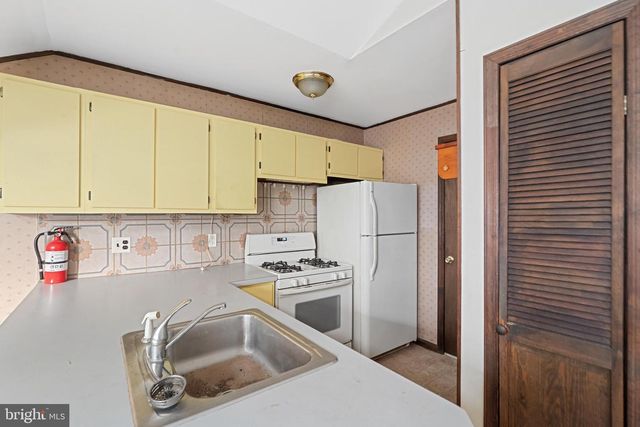 60 PALETHORPE AVE, Clementon, NJ 08021