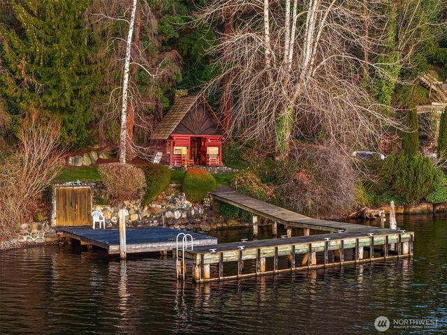 8025 W Mercer Way, Mercer Island, WA 98040