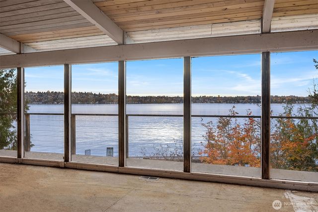 8025 W Mercer Way, Mercer Island, WA 98040