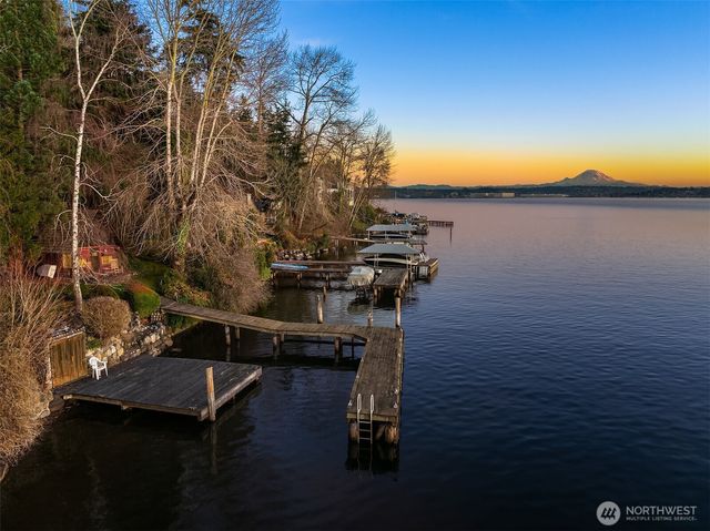 8025 W Mercer Way, Mercer Island, WA 98040