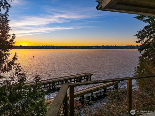 8025 W Mercer Way, Mercer Island, WA 98040