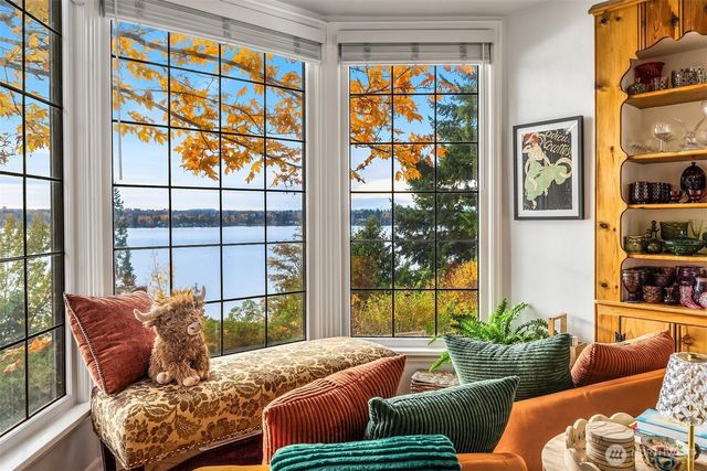 8025 W Mercer Way, Mercer Island, WA 98040