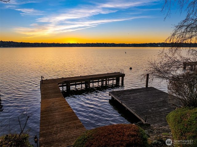 8025 W Mercer Way, Mercer Island, WA 98040