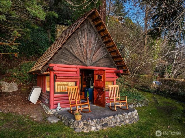 8025 W Mercer Way, Mercer Island, WA 98040