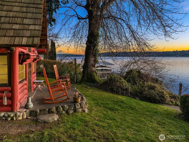 8025 W Mercer Way, Mercer Island, WA 98040