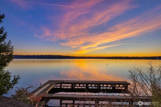 8025 W Mercer Way, Mercer Island, WA 98040