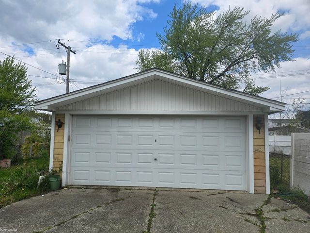 19405 Opal Street, Clinton Twp, MI 48035