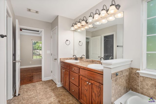 135 pond Drive, Kathleen, GA 31047