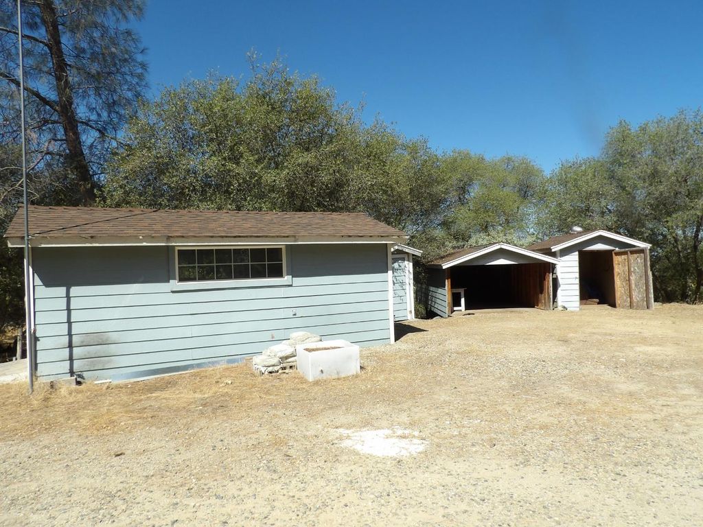 Image 10 of property listing at 35229 Ocb Mine Road, Coarsegold, CA 93614