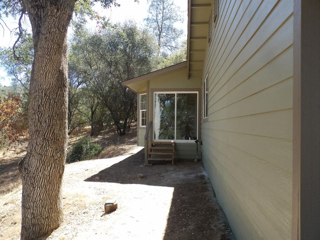 Image 14 of property listing at 35229 Ocb Mine Road, Coarsegold, CA 93614