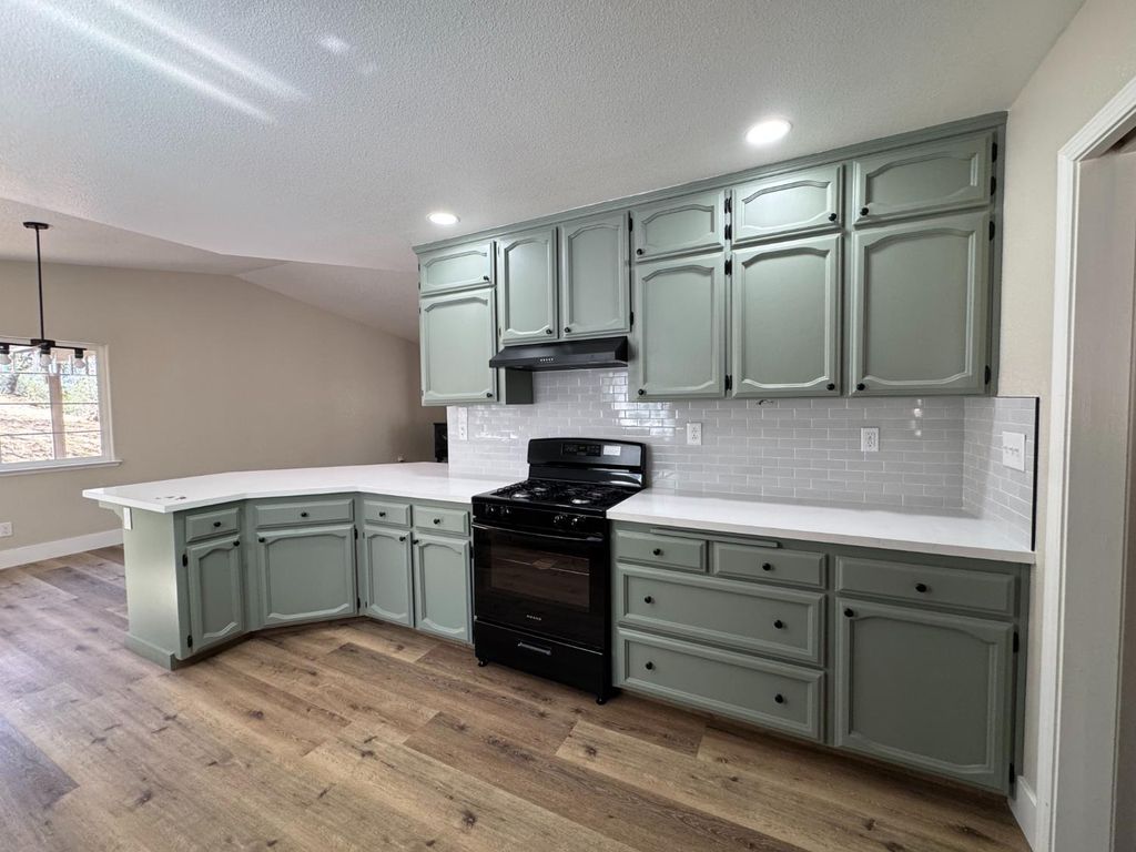 Image 3 of property listing at 35229 Ocb Mine Road, Coarsegold, CA 93614