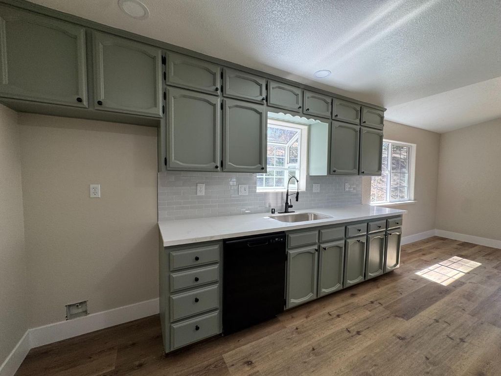 Image 4 of property listing at 35229 Ocb Mine Road, Coarsegold, CA 93614