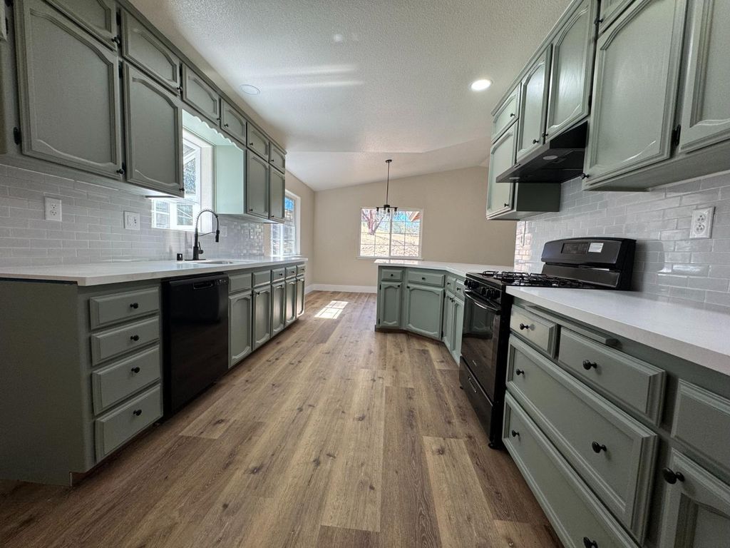 Image 5 of property listing at 35229 Ocb Mine Road, Coarsegold, CA 93614