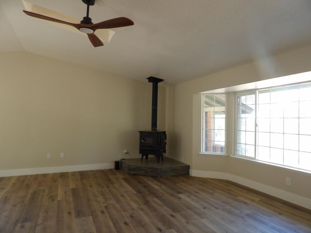 Image 8 of property listing at 35229 Ocb Mine Road, Coarsegold, CA 93614