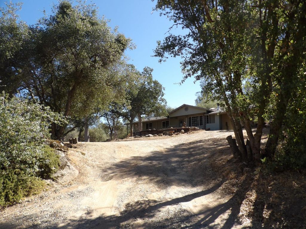 Image 9 of property listing at 35229 Ocb Mine Road, Coarsegold, CA 93614