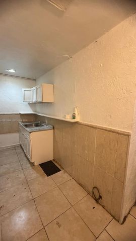 725 Opa Locka Blvd B, Opa-locka, FL 33054