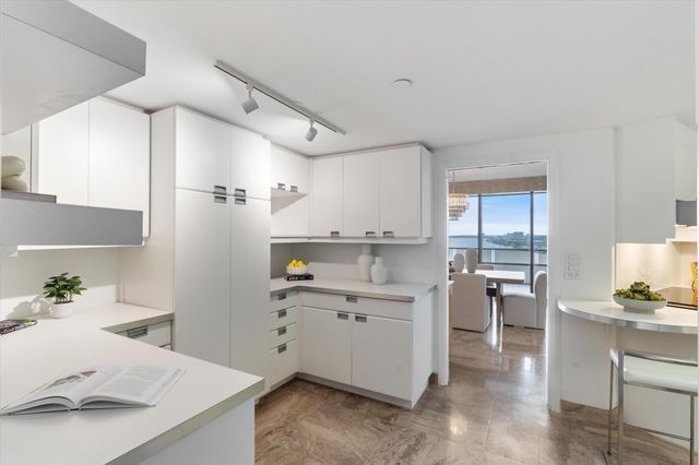 100 Lakeshore Drive 1955, North Palm Beach, FL 33408