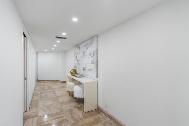 100 Lakeshore Drive 1955, North Palm Beach, FL 33408