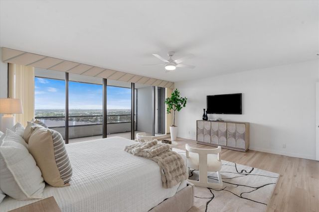 100 Lakeshore Drive 1955, North Palm Beach, FL 33408