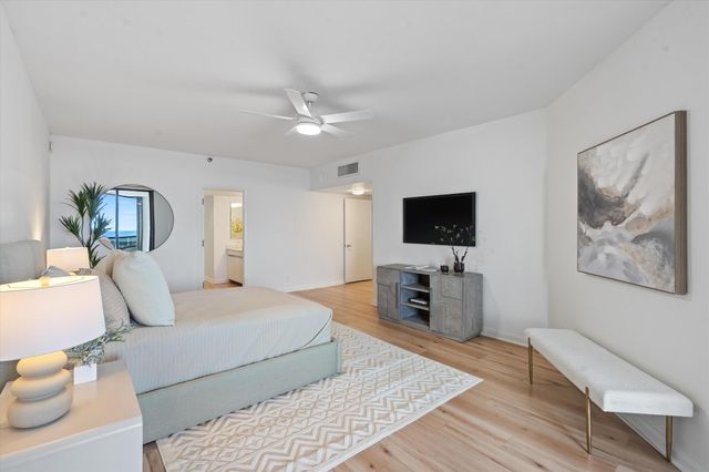 100 Lakeshore Drive 1955, North Palm Beach, FL 33408