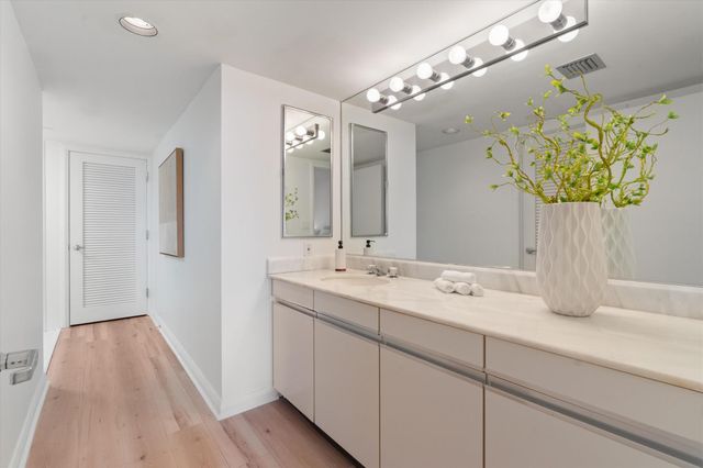 100 Lakeshore Drive 1955, North Palm Beach, FL 33408