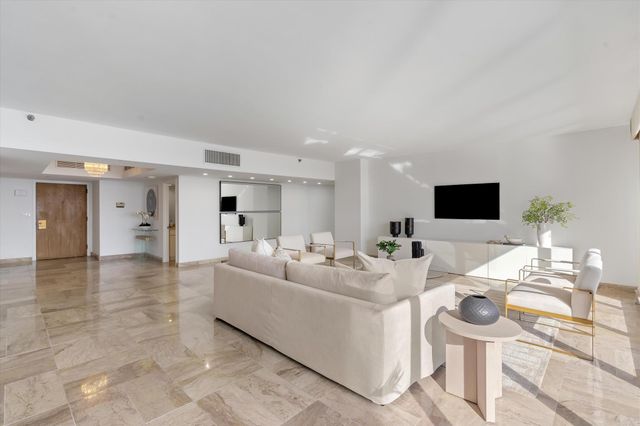 100 Lakeshore Drive 1955, North Palm Beach, FL 33408