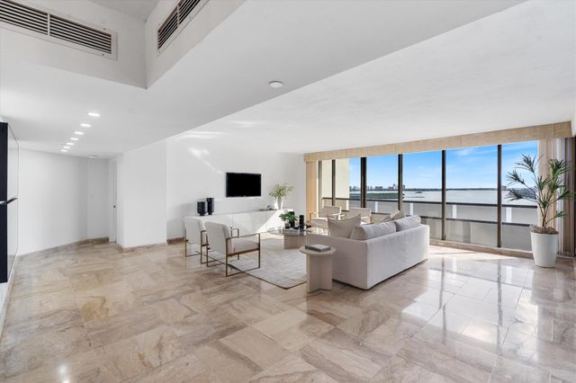 100 Lakeshore Drive 1955, North Palm Beach, FL 33408