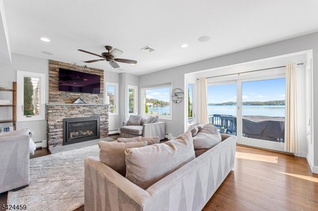 87 N Bertrand Rd, Mount Arlington Boro, NJ 07856