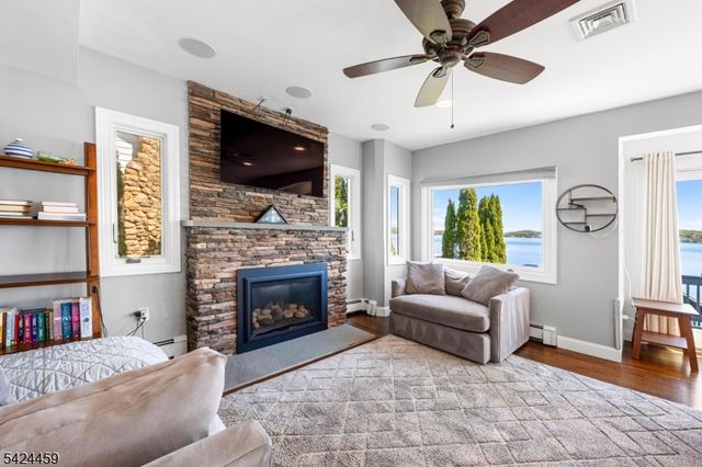 87 N Bertrand Rd, Mount Arlington Boro, NJ 07856