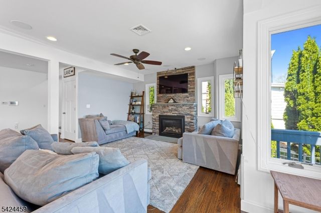 87 N Bertrand Rd, Mount Arlington Boro, NJ 07856